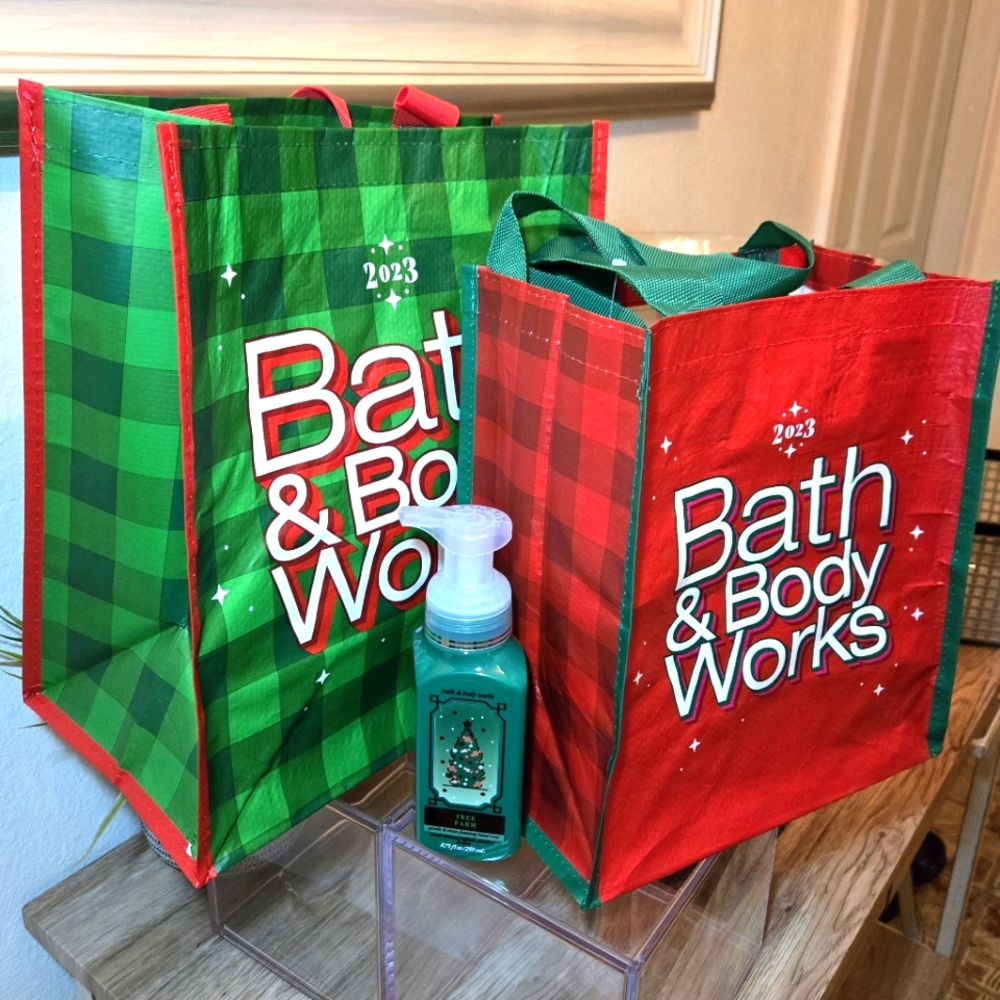 Christmas 🎄 Bath & Body Tote Bags + Tree Farm Handsoap  (New)